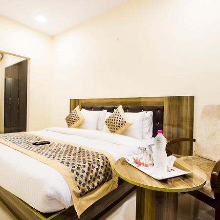 Fabhotel Signature Cyber Park デリー エクステリア 写真