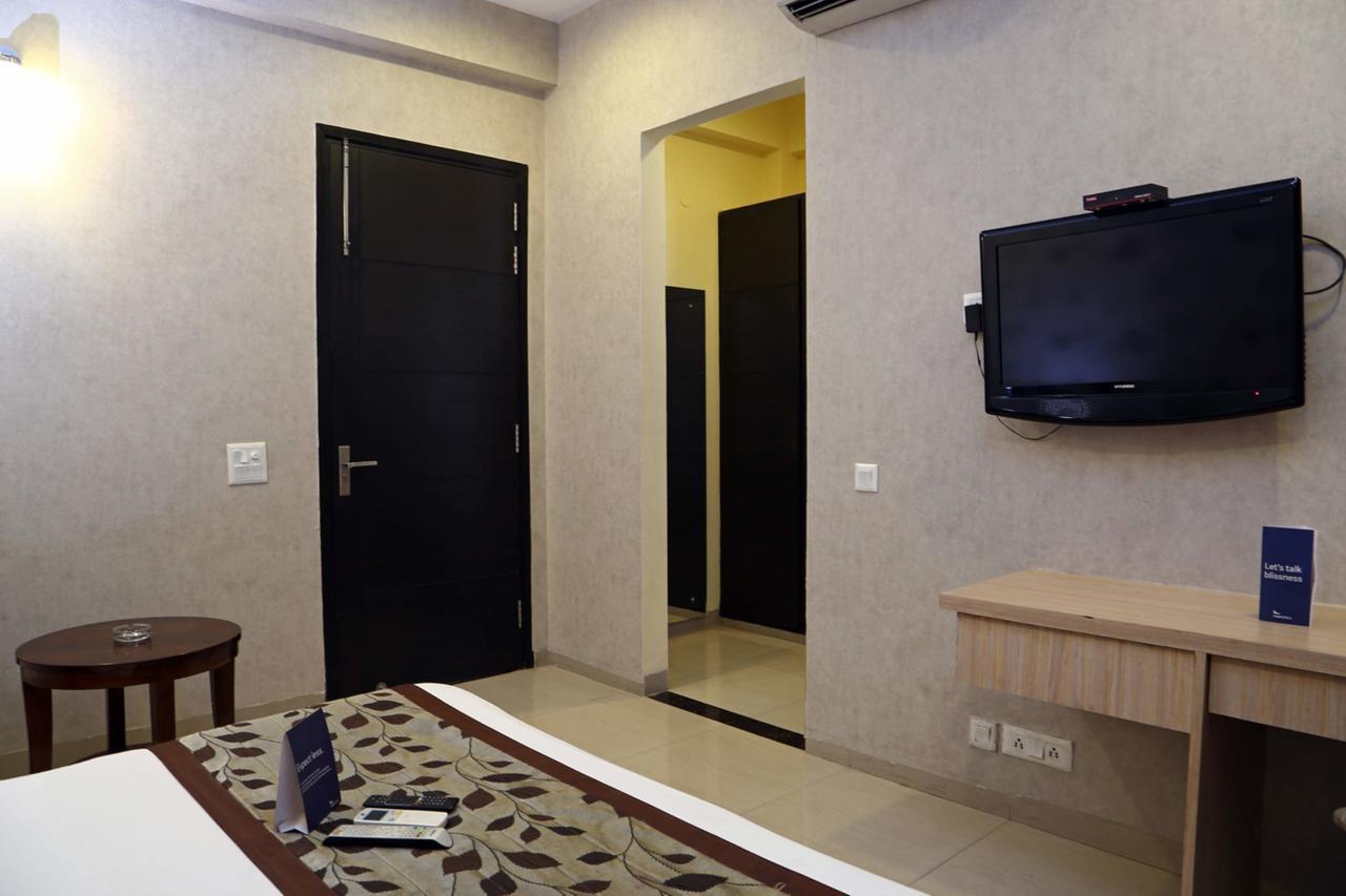 Fabhotel Signature Cyber Park デリー エクステリア 写真
