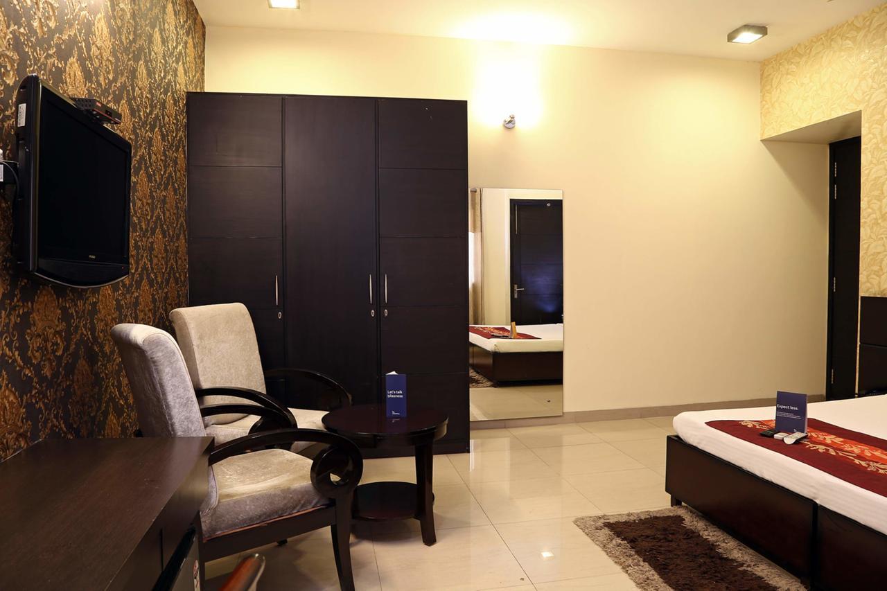 Fabhotel Signature Cyber Park デリー エクステリア 写真