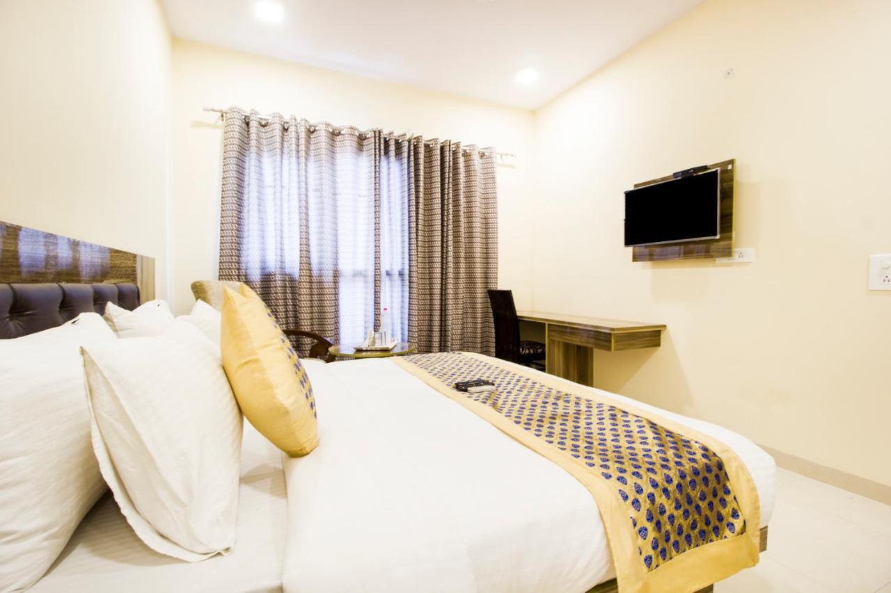 Fabhotel Signature Cyber Park デリー エクステリア 写真