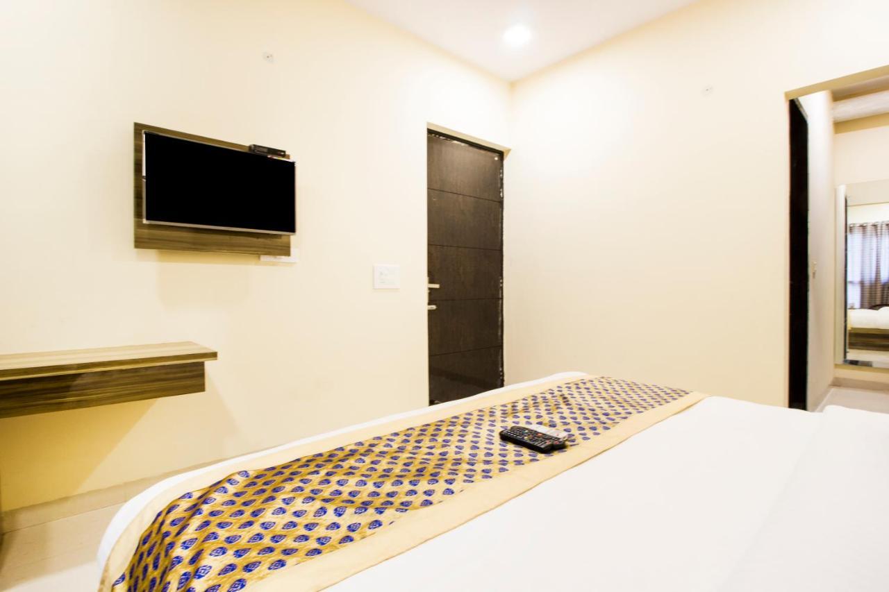 Fabhotel Signature Cyber Park デリー エクステリア 写真