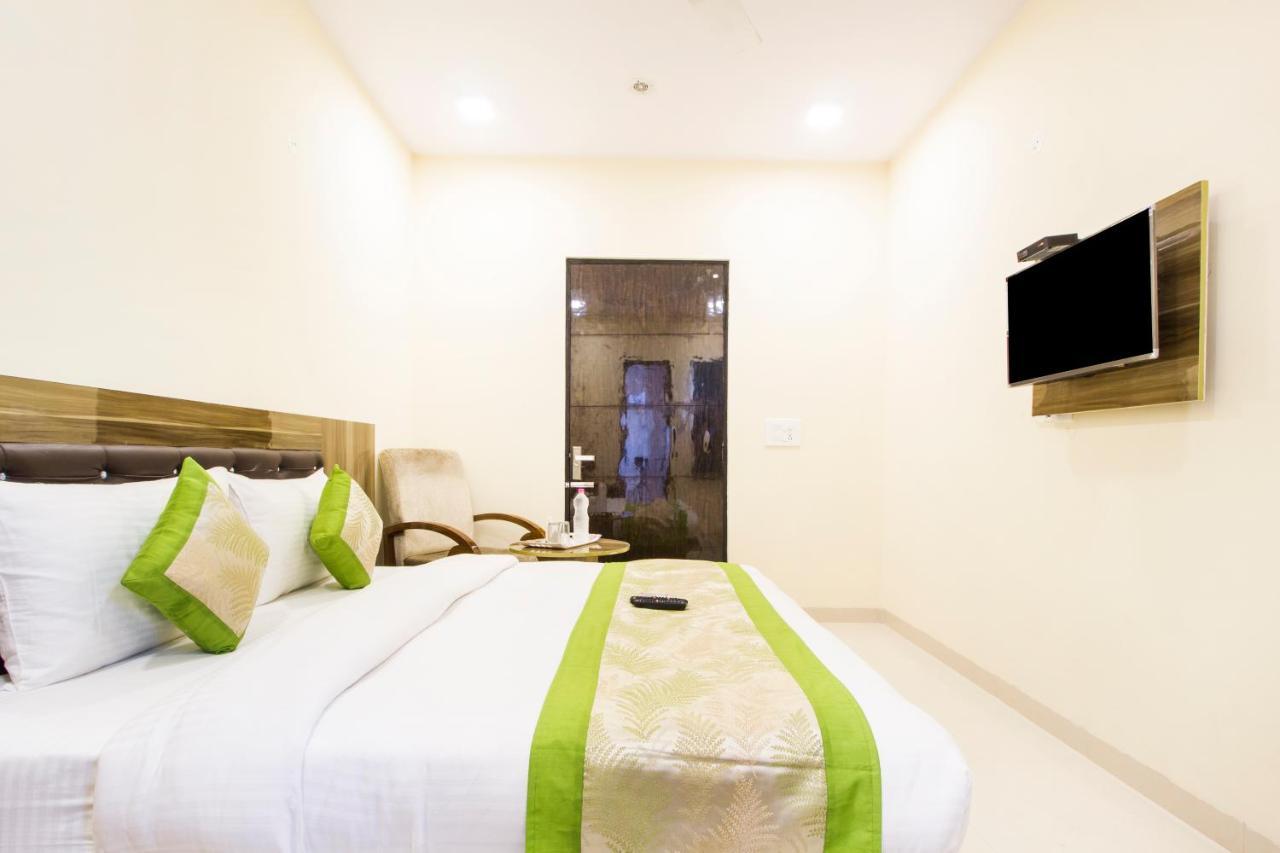 Fabhotel Signature Cyber Park デリー エクステリア 写真
