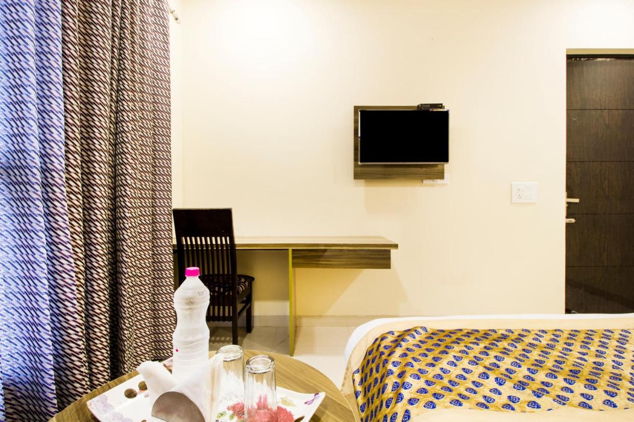 Fabhotel Signature Cyber Park デリー エクステリア 写真