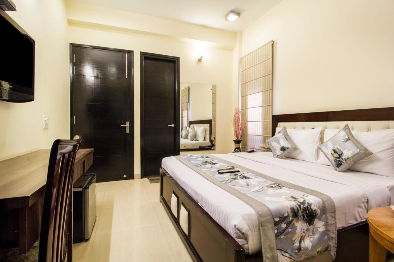 Fabhotel Signature Cyber Park デリー エクステリア 写真